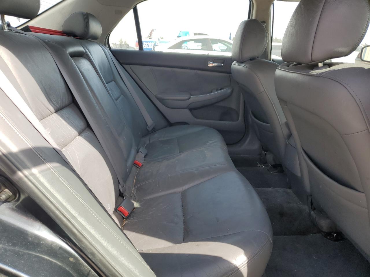 2004 Honda Accord - Image 10