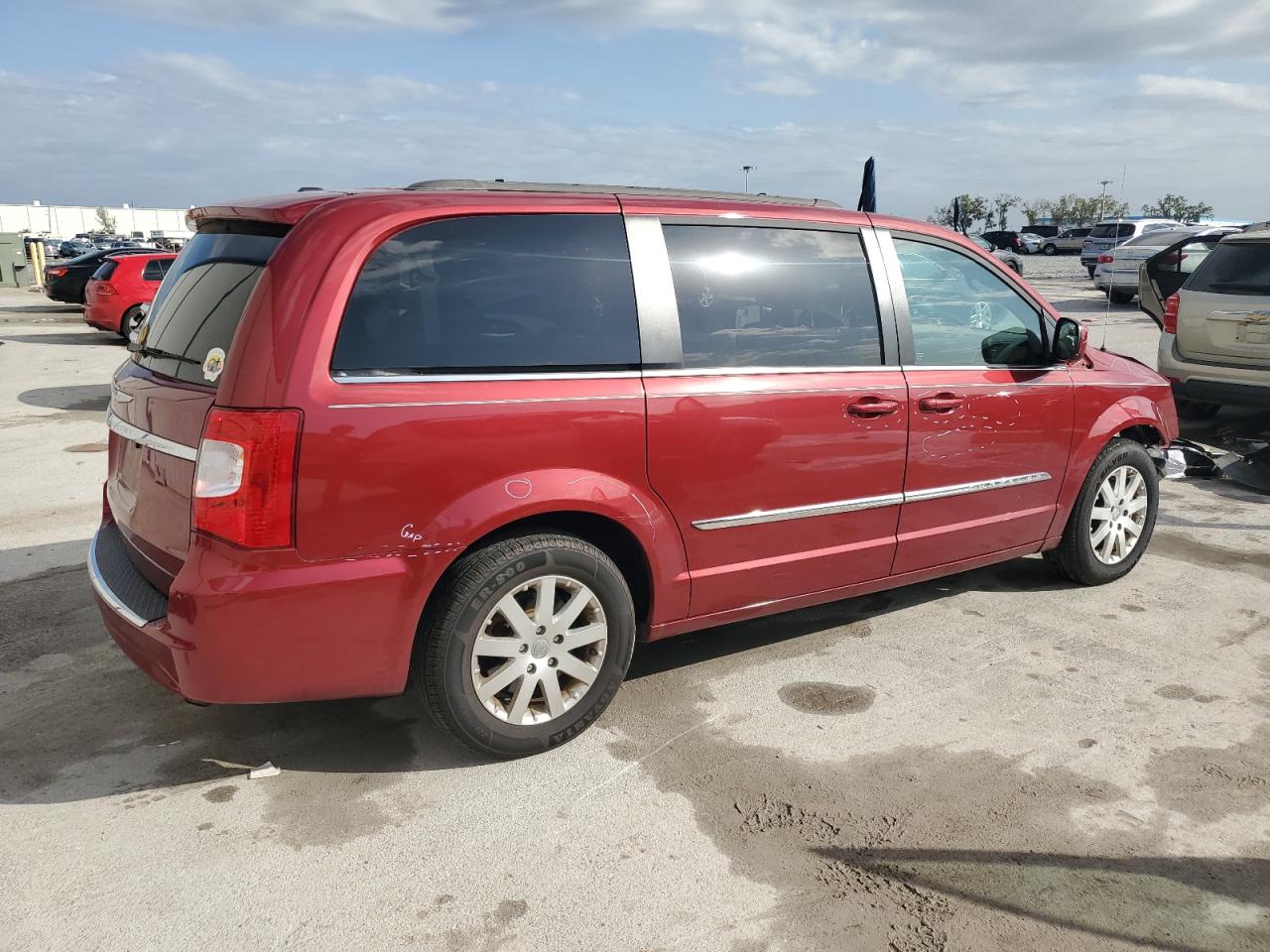2014 Chrysler Town & Country - Image 3