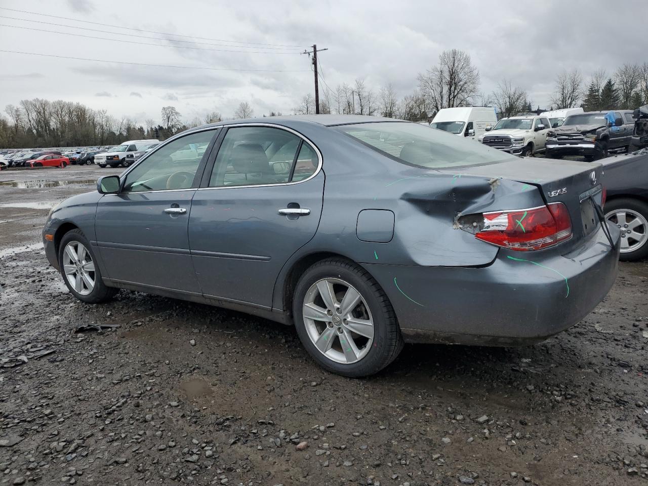 2005 Lexus ES - Image 2