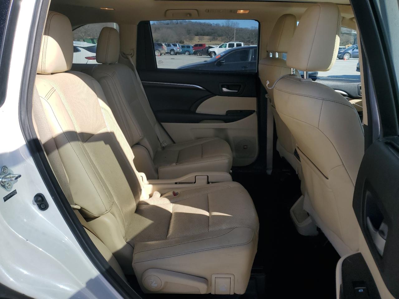 2014 Toyota Highlander - Image 11