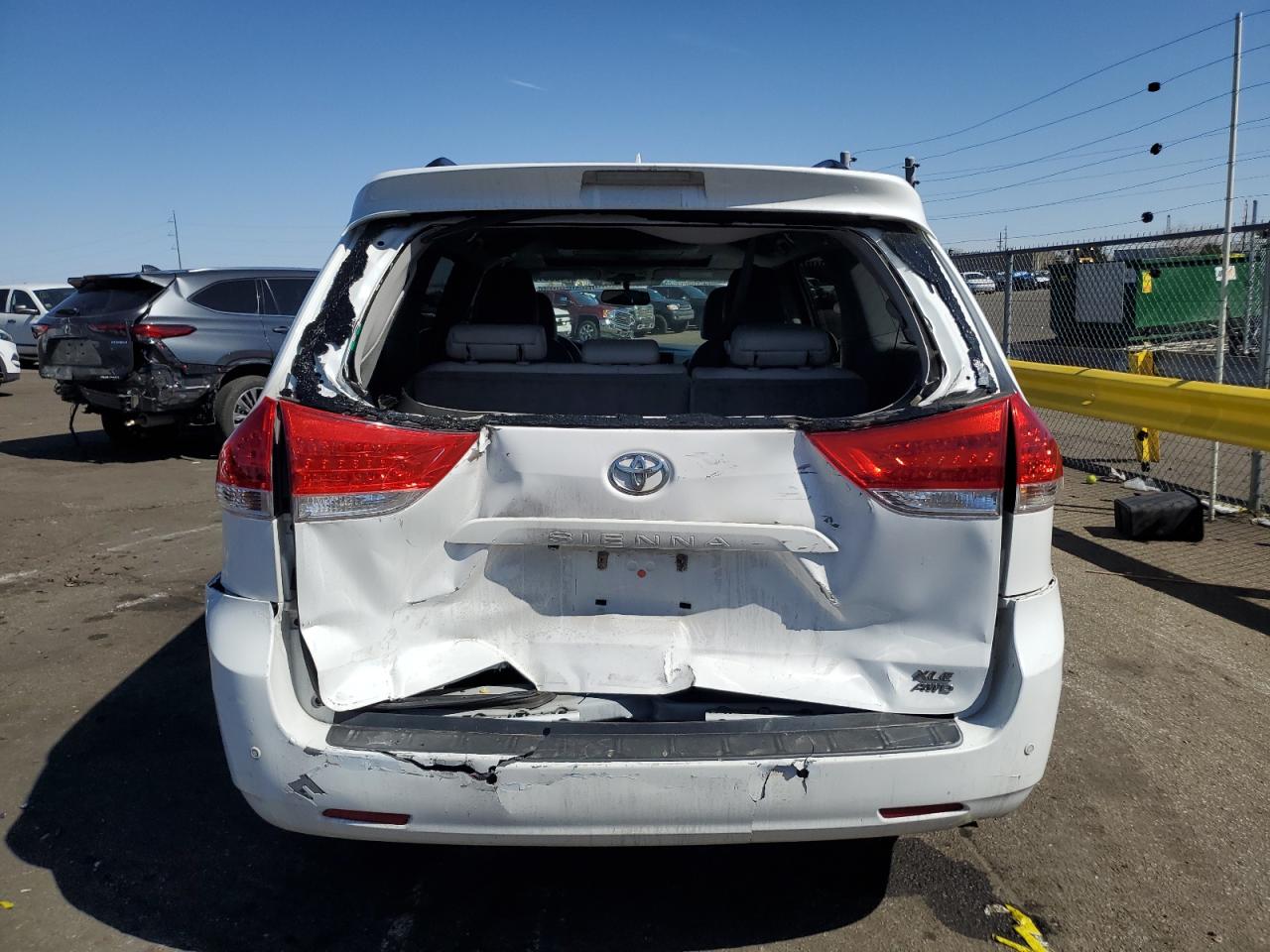 2014 Toyota Sienna - Image 6