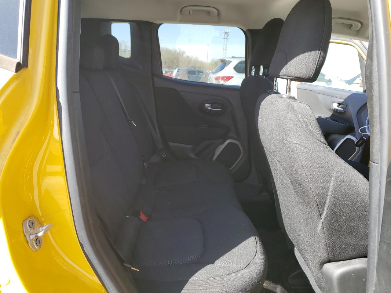2016 Jeep Renegade - Image 11