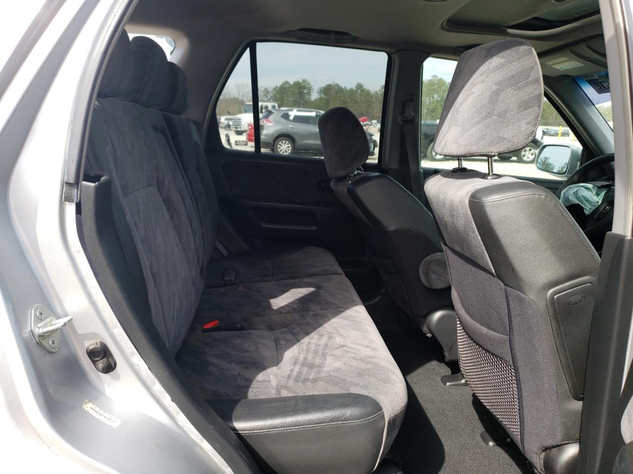 2004 Honda CR-V - Image 11