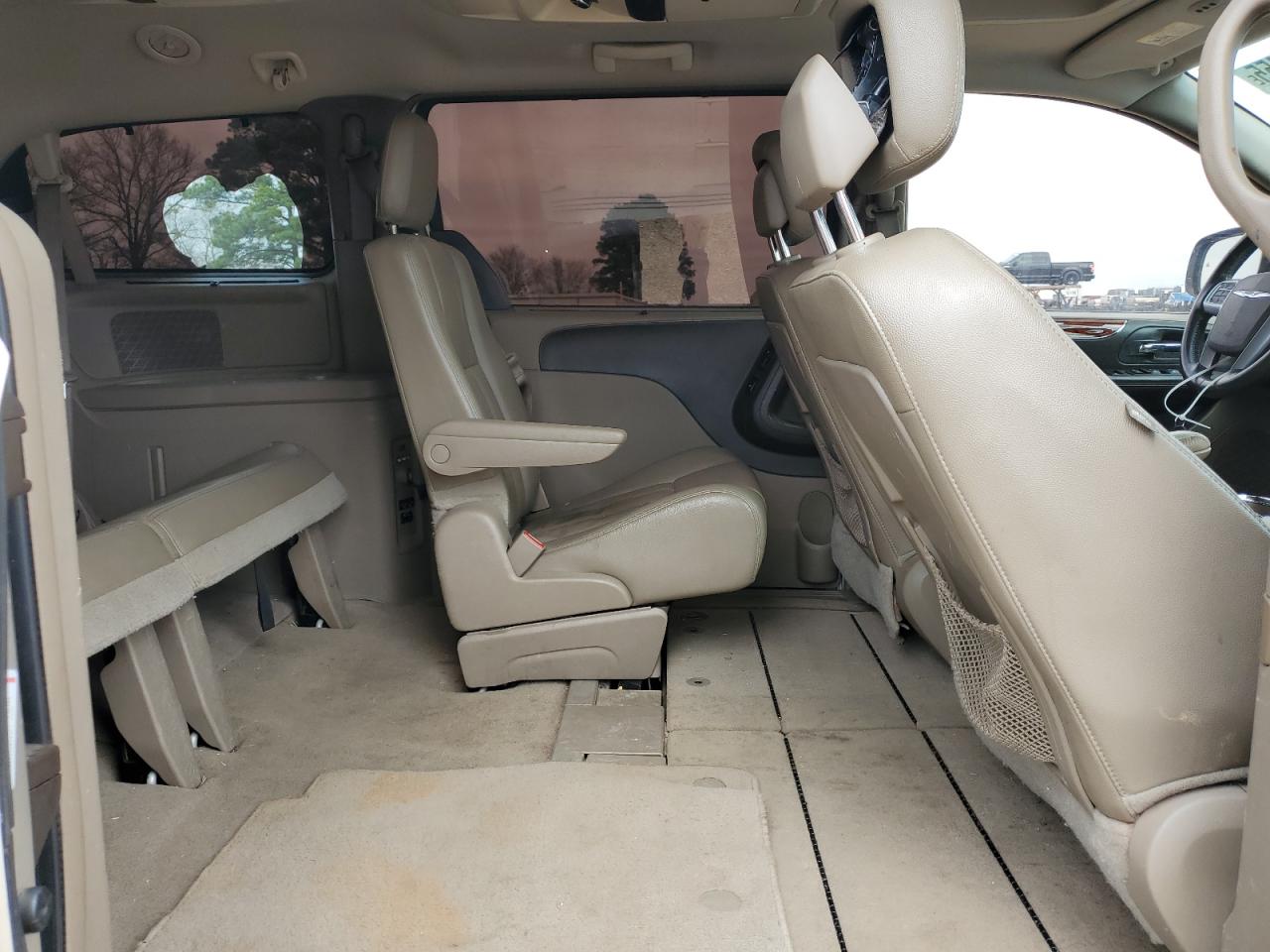 2013 Chrysler Town & Country - Image 11