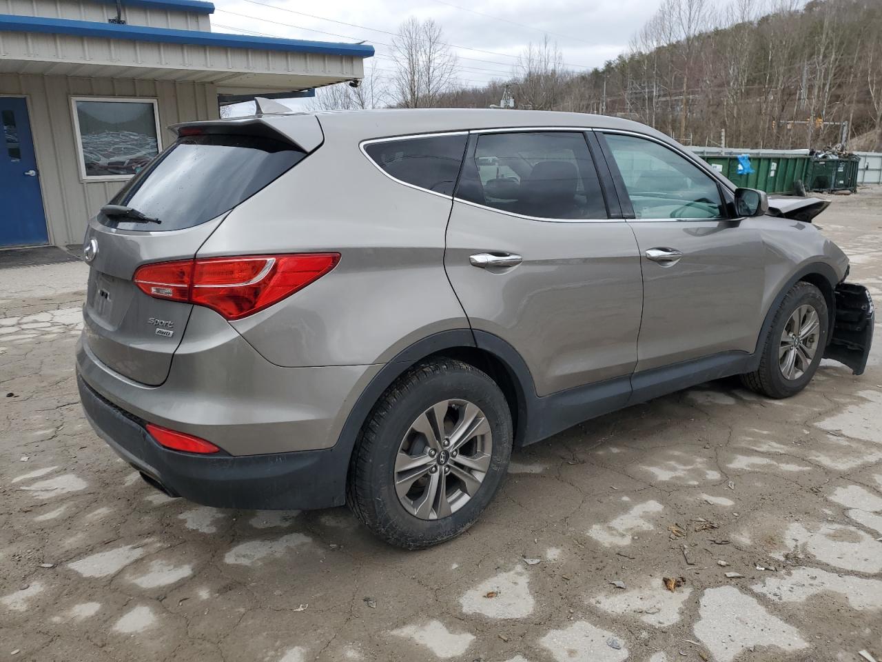 2016 Hyundai Santa Fe - Image 3