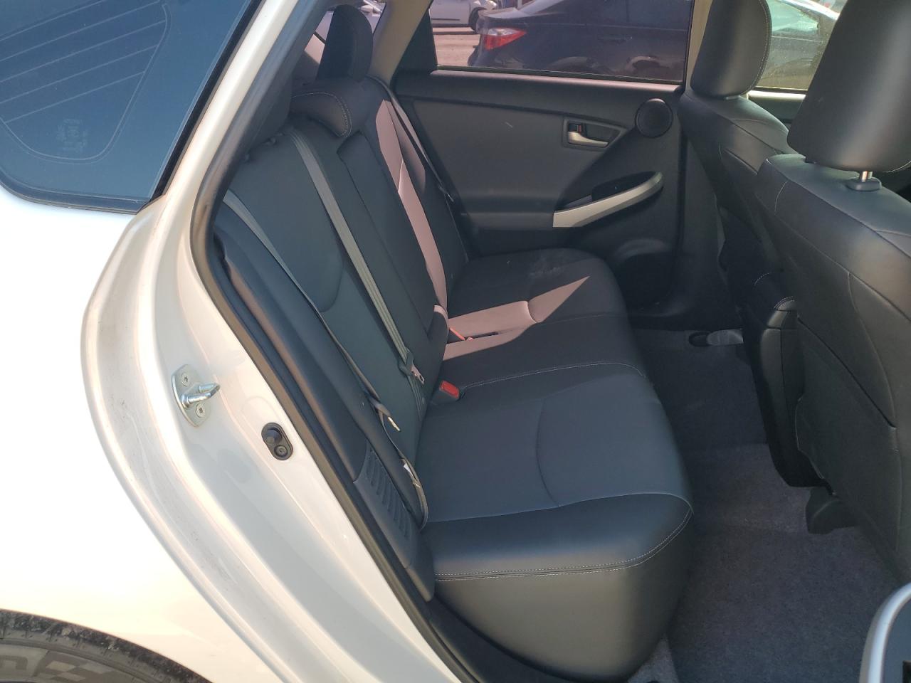 2015 Toyota Prius - Image 11