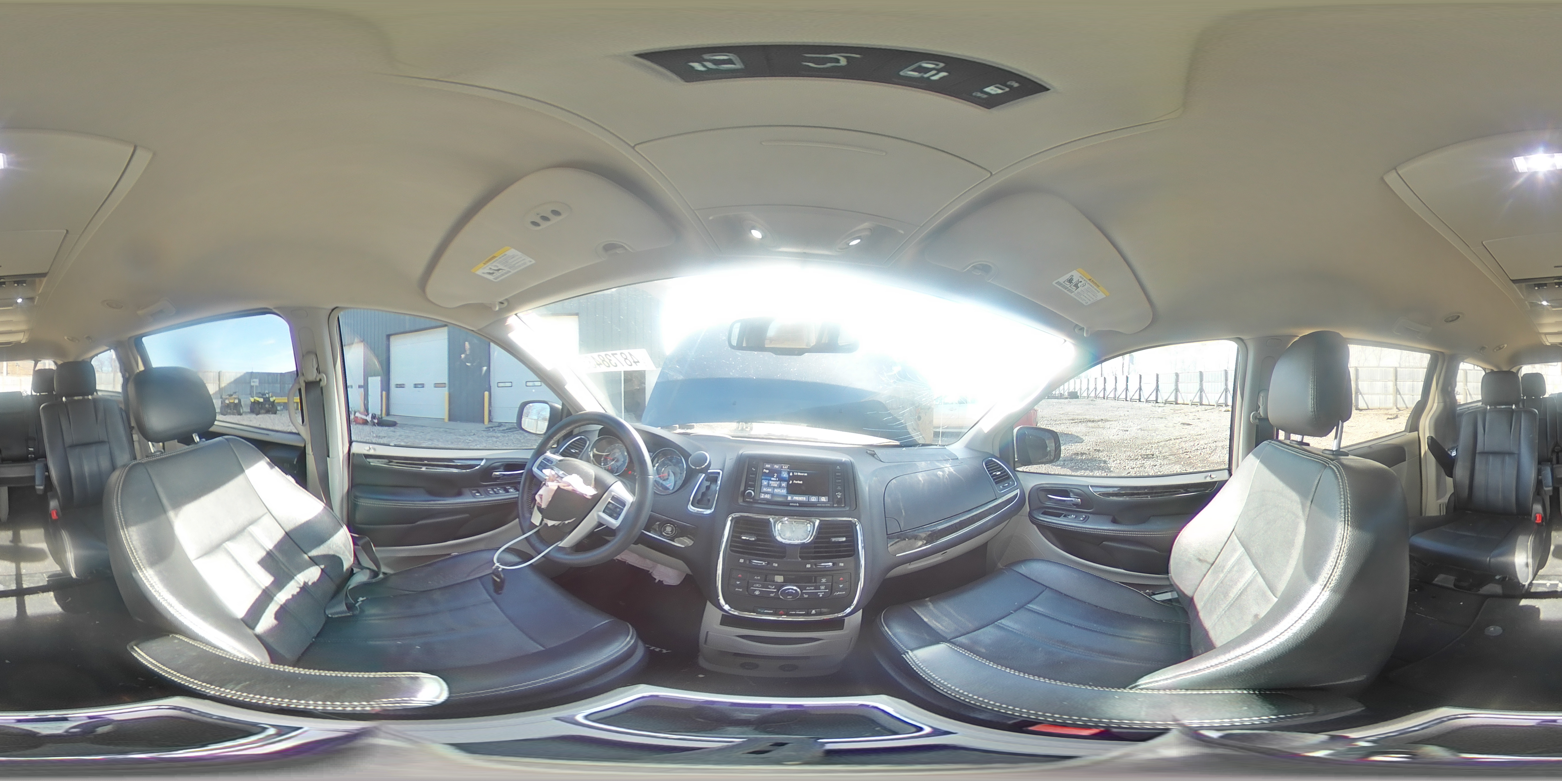 2016 Chrysler Town & Country - Image 13