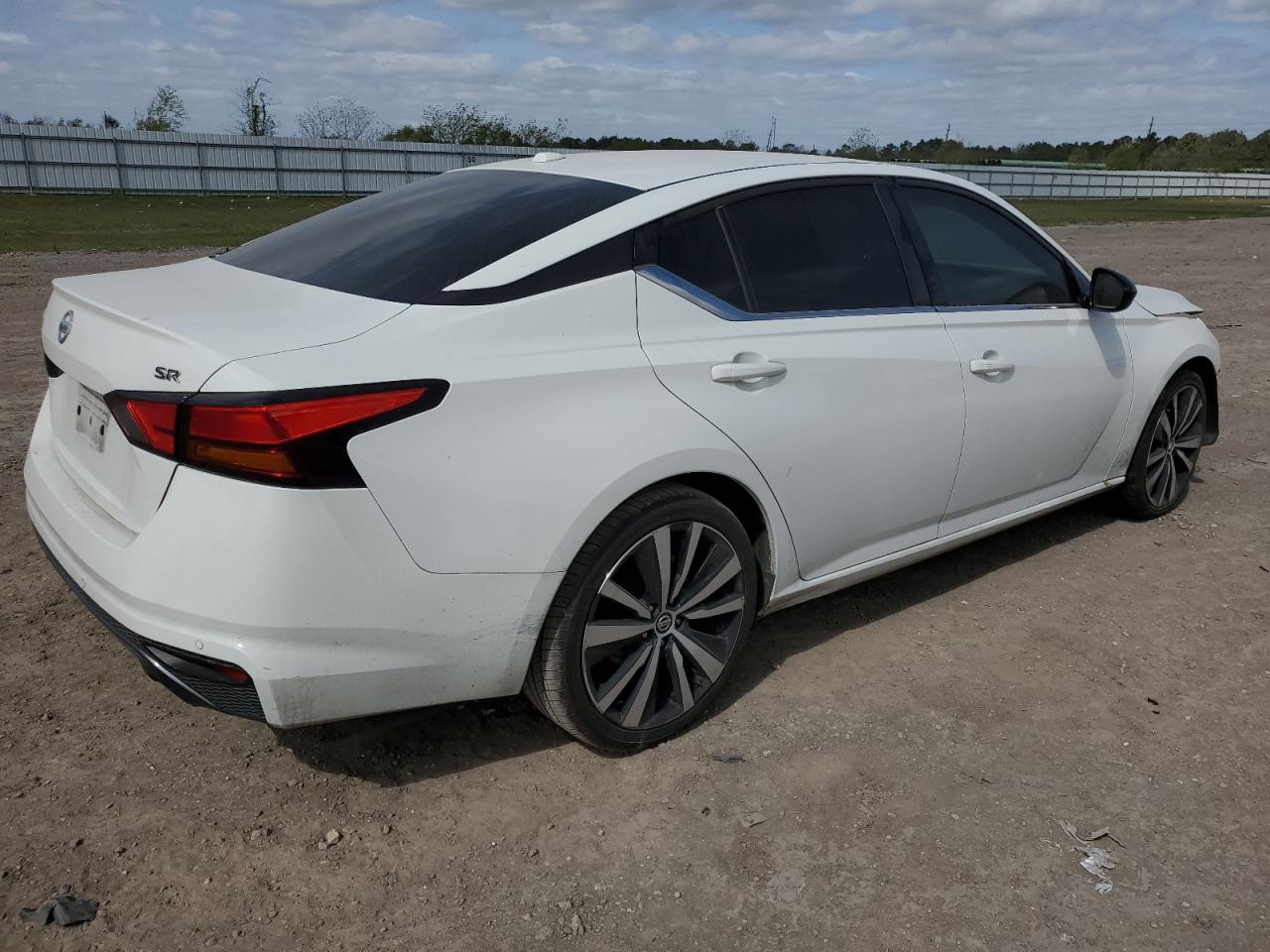 2021 Nissan Altima - Image 3