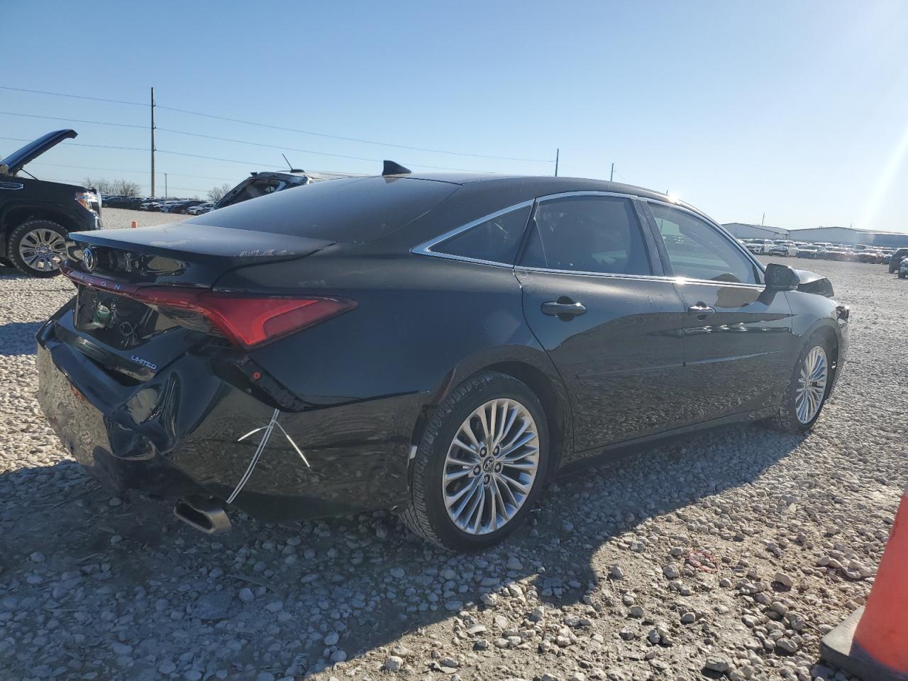 2020 Toyota Avalon - Image 3