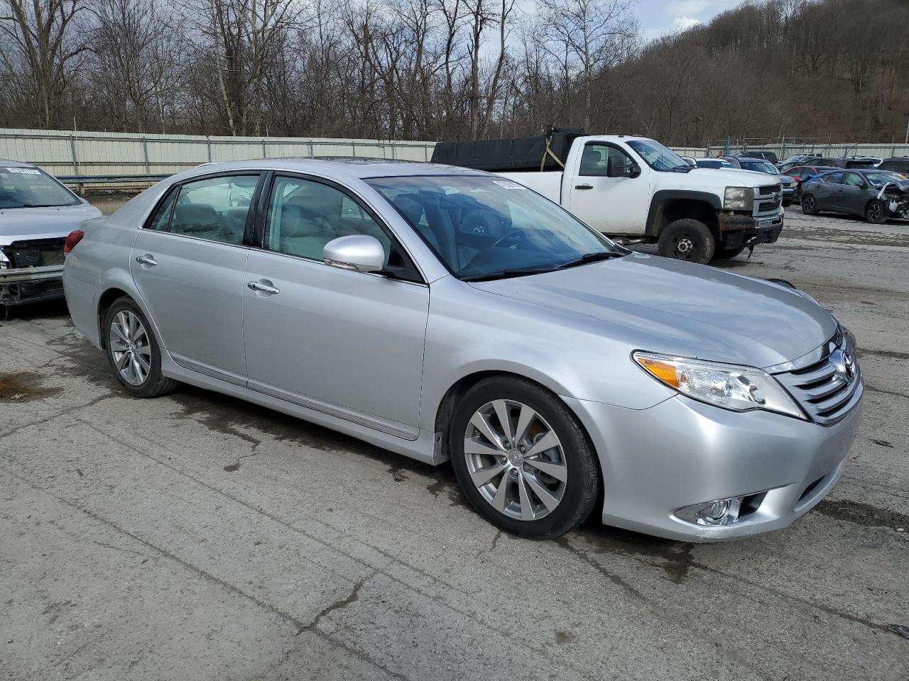 2011 Toyota Avalon - Image 4