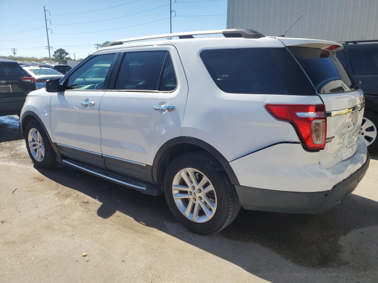 2015 Ford Explorer - Image 2