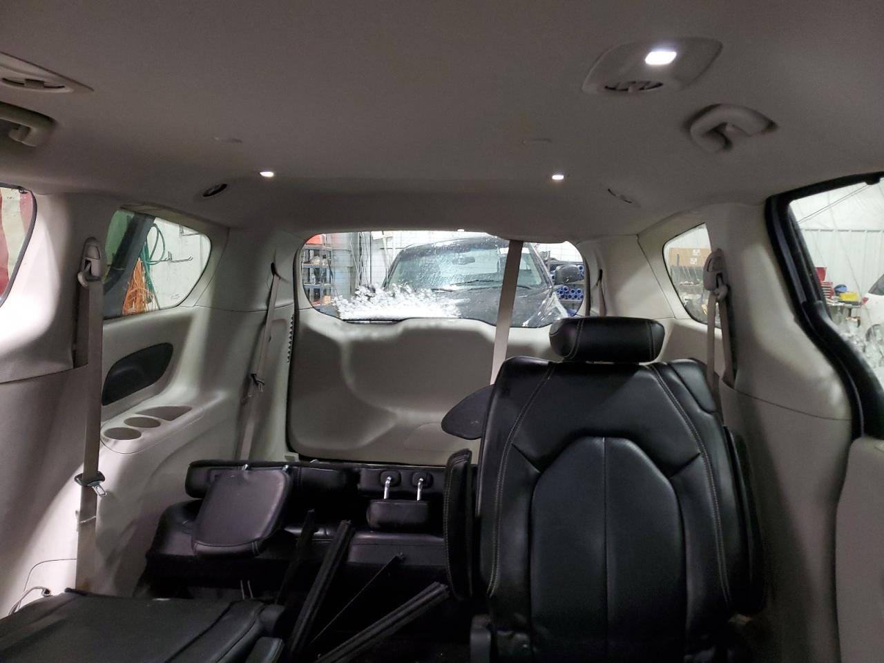 2020 Chrysler Voyager - Image 10