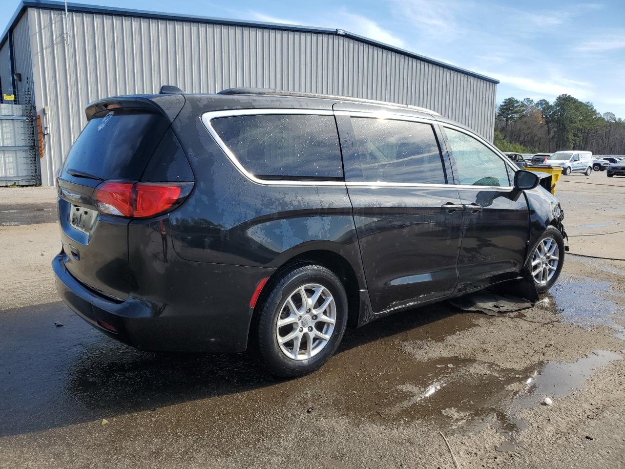 2020 Chrysler Voyager - Image 3