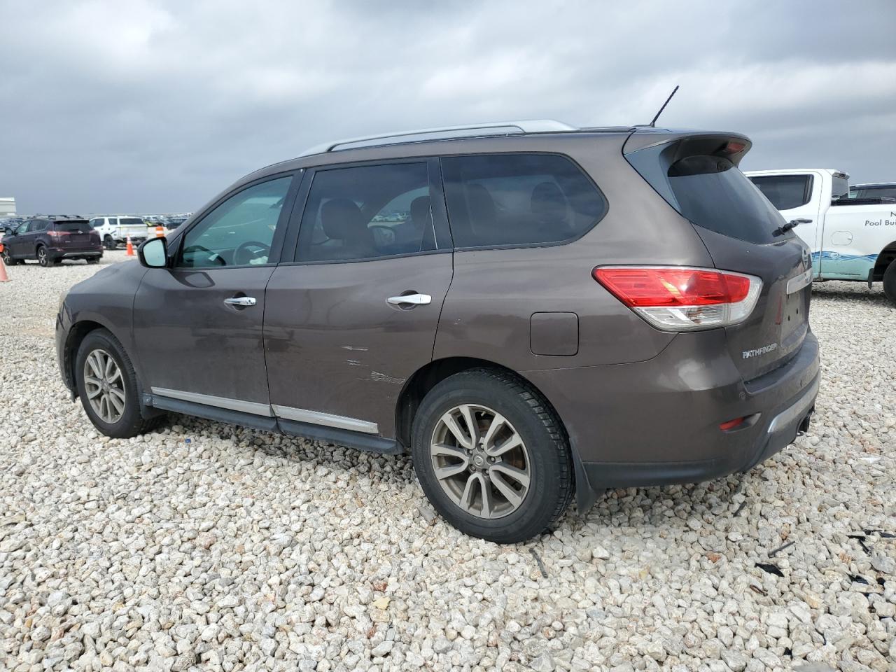 2015 Nissan Pathfinder - Image 2