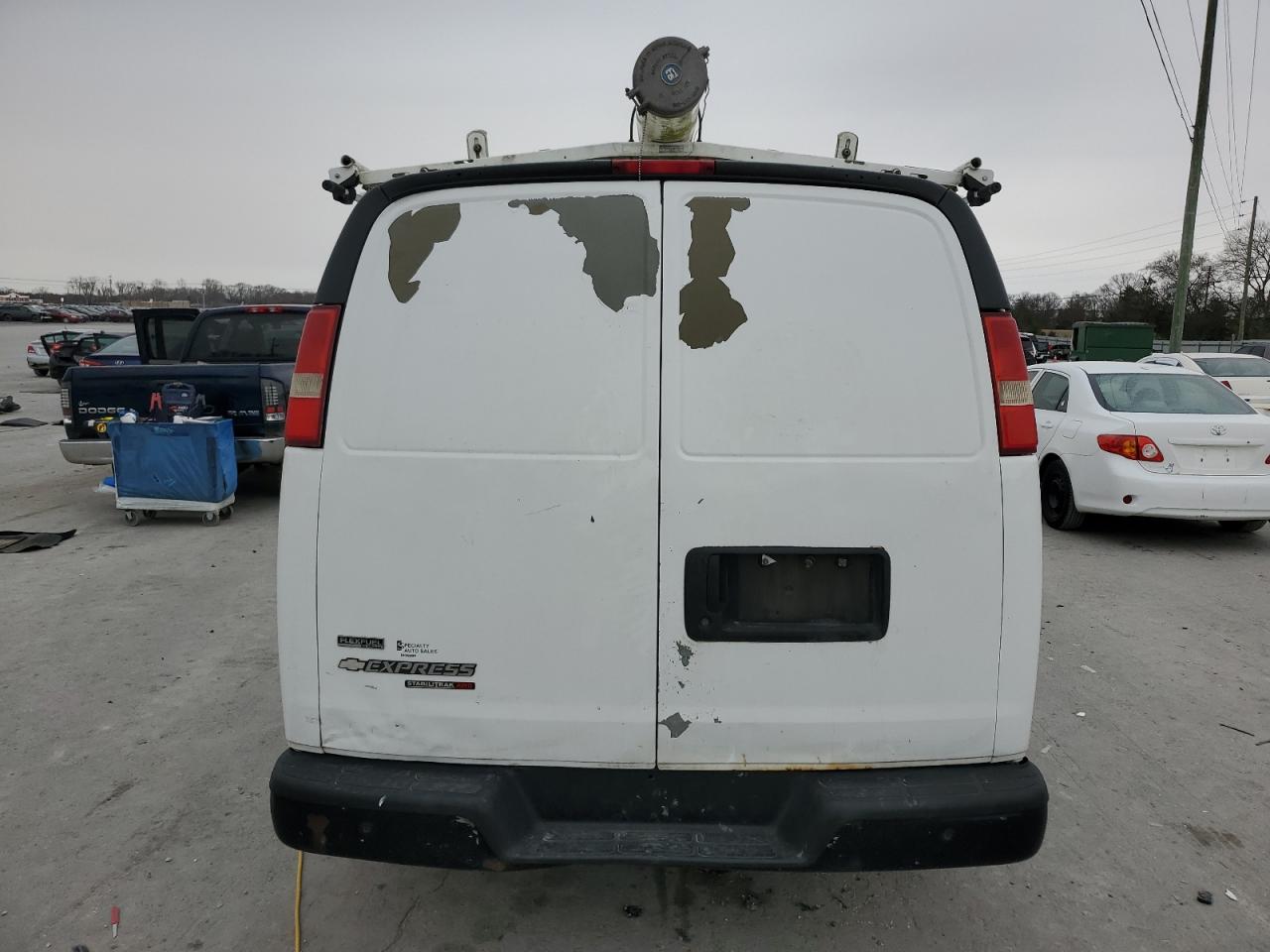 2011 Chevrolet Express - Image 6