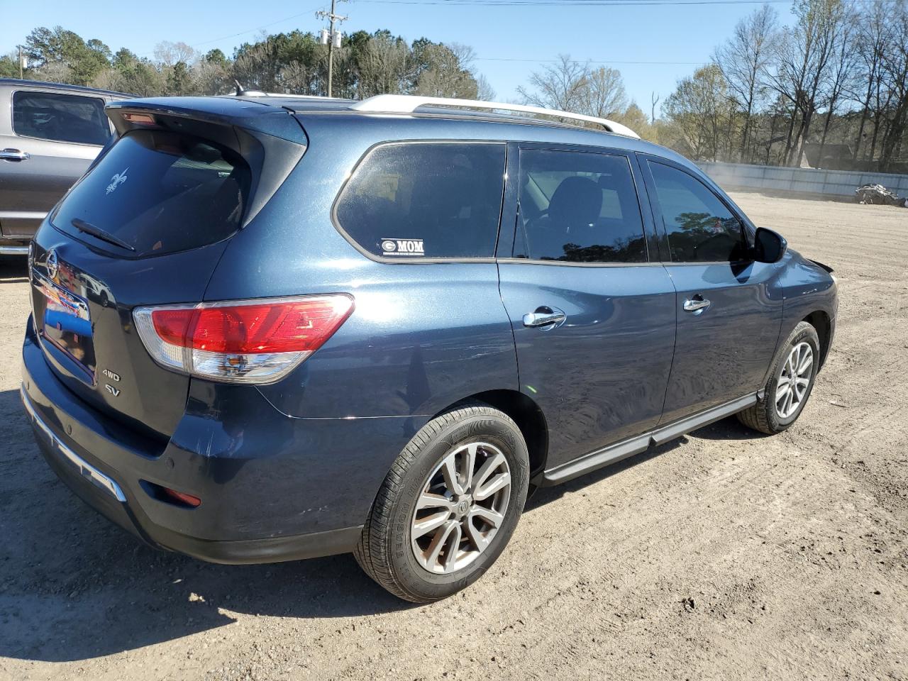 2015 Nissan Pathfinder - Image 3