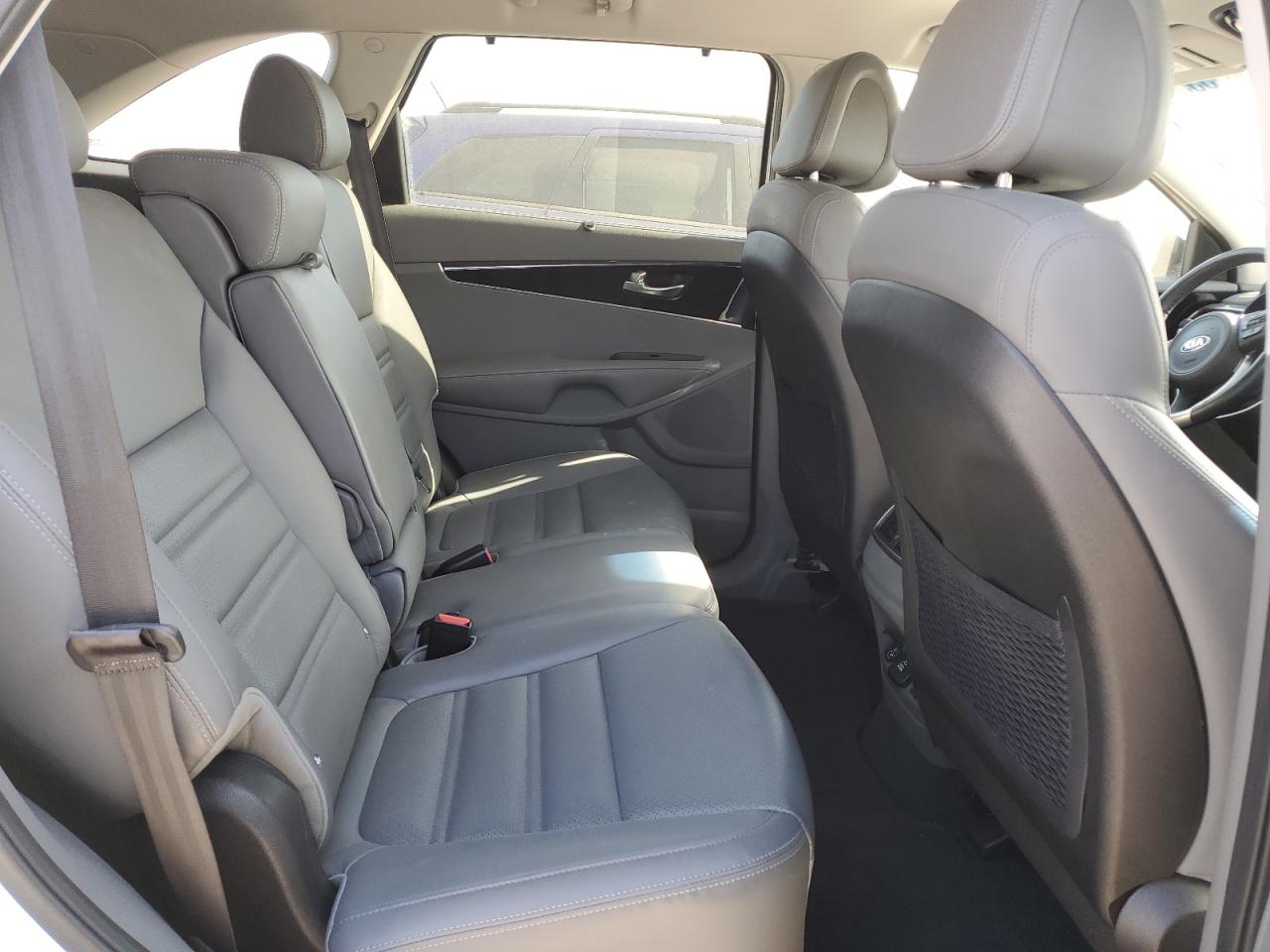 2016 Kia Sorento - Image 11