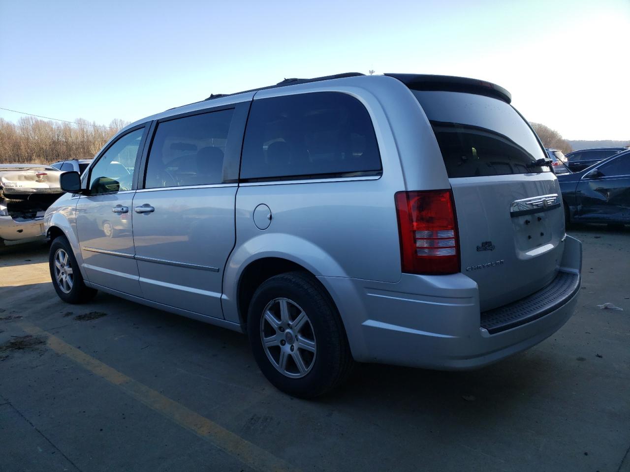 2010 Chrysler Town & Country - Image 2