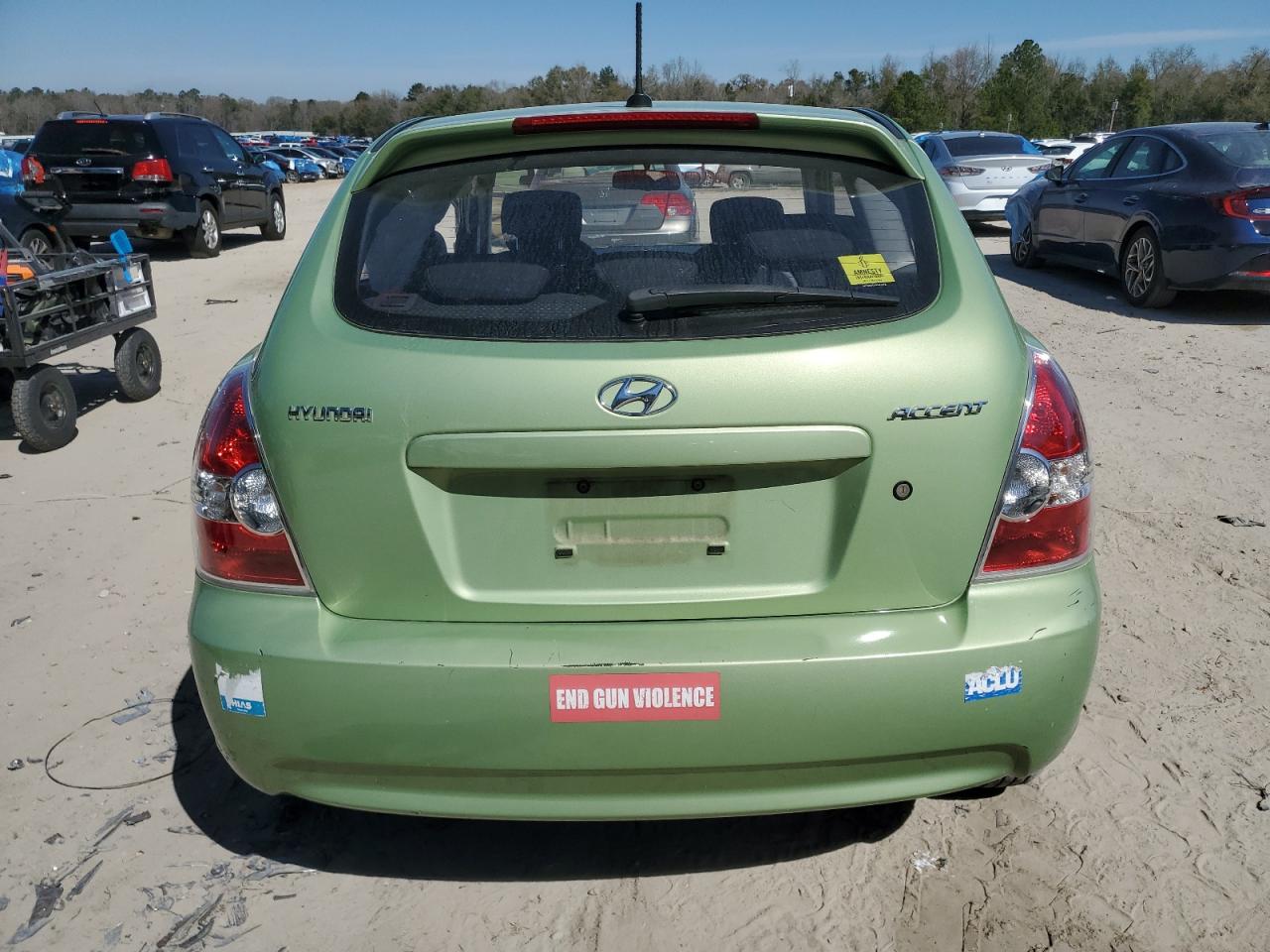 2010 Hyundai Accent - Image 6