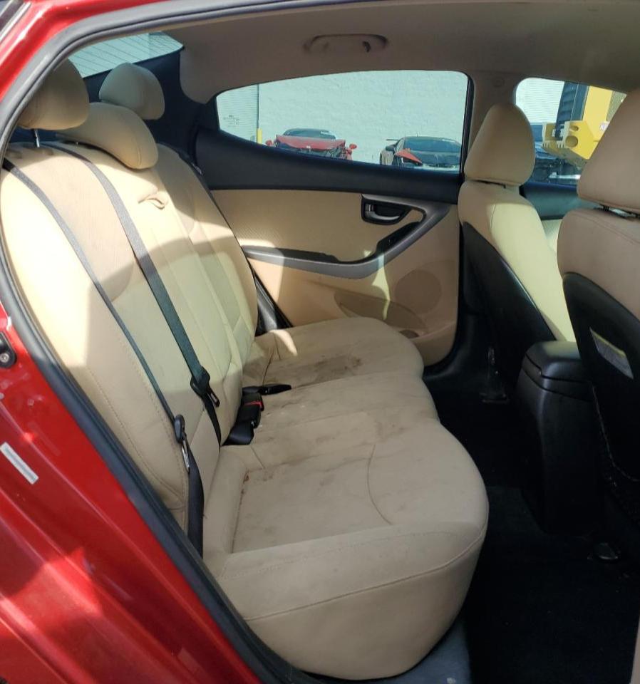 2013 Hyundai Elantra - Image 10