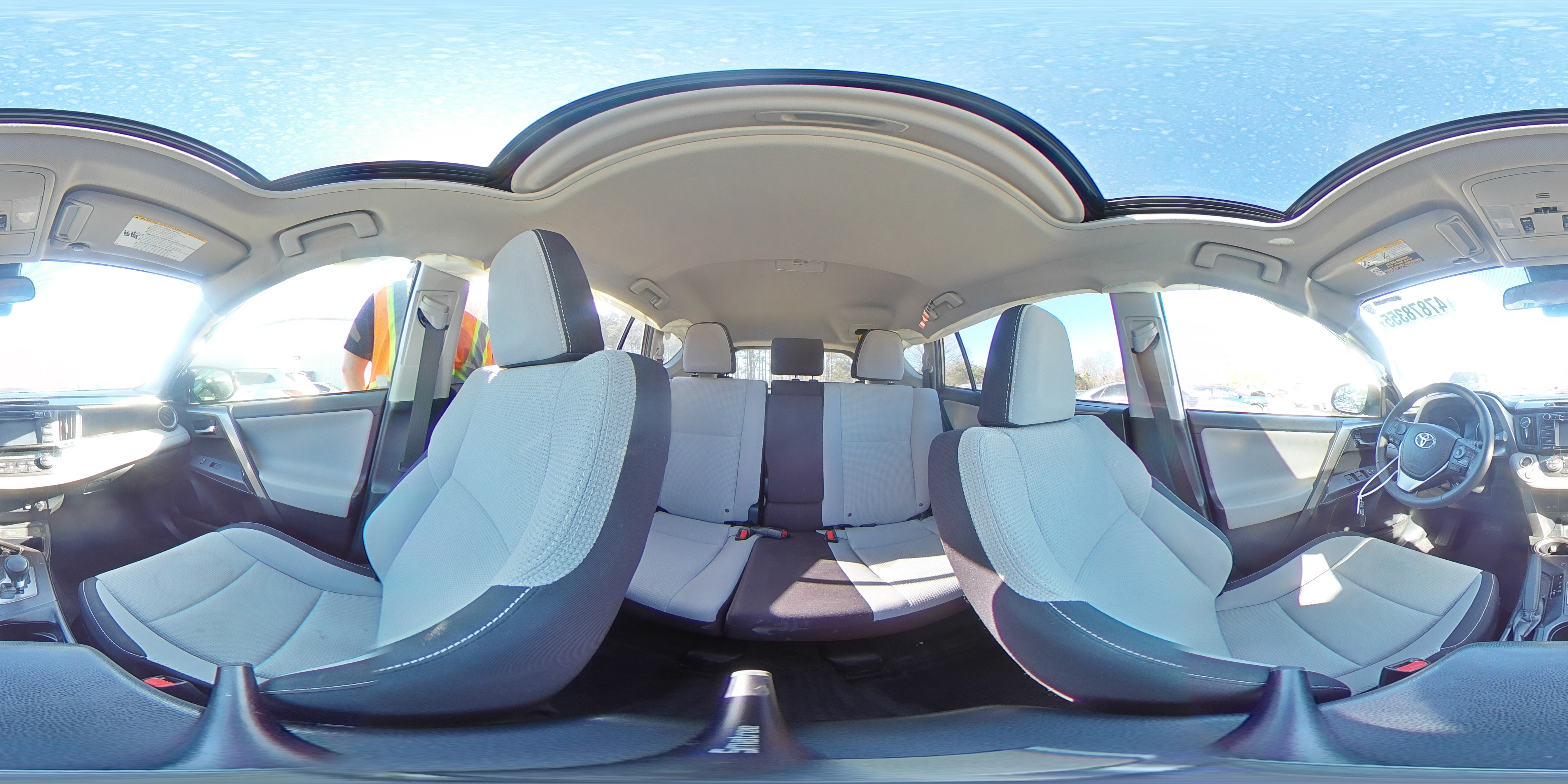 2018 Toyota RAV 4 - Image 16