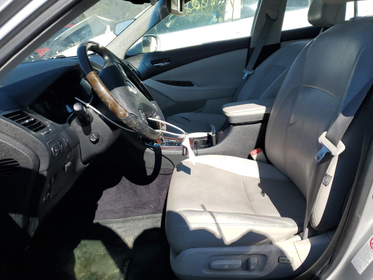 2011 Lexus ES - Image 7