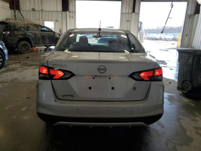  NISSAN VERSA 2023 Сріблястий