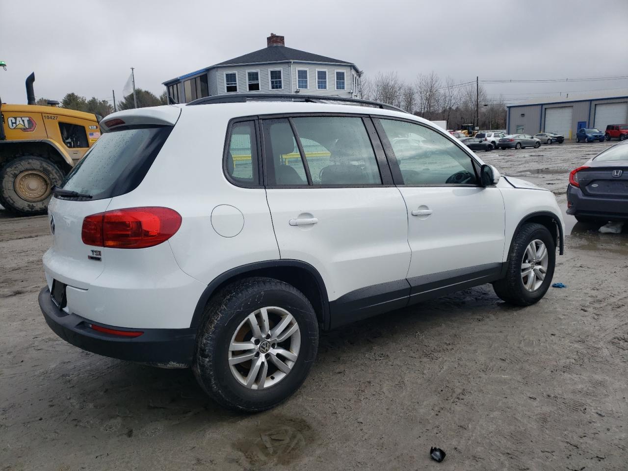2016 Volkswagen Tiguan - Image 3
