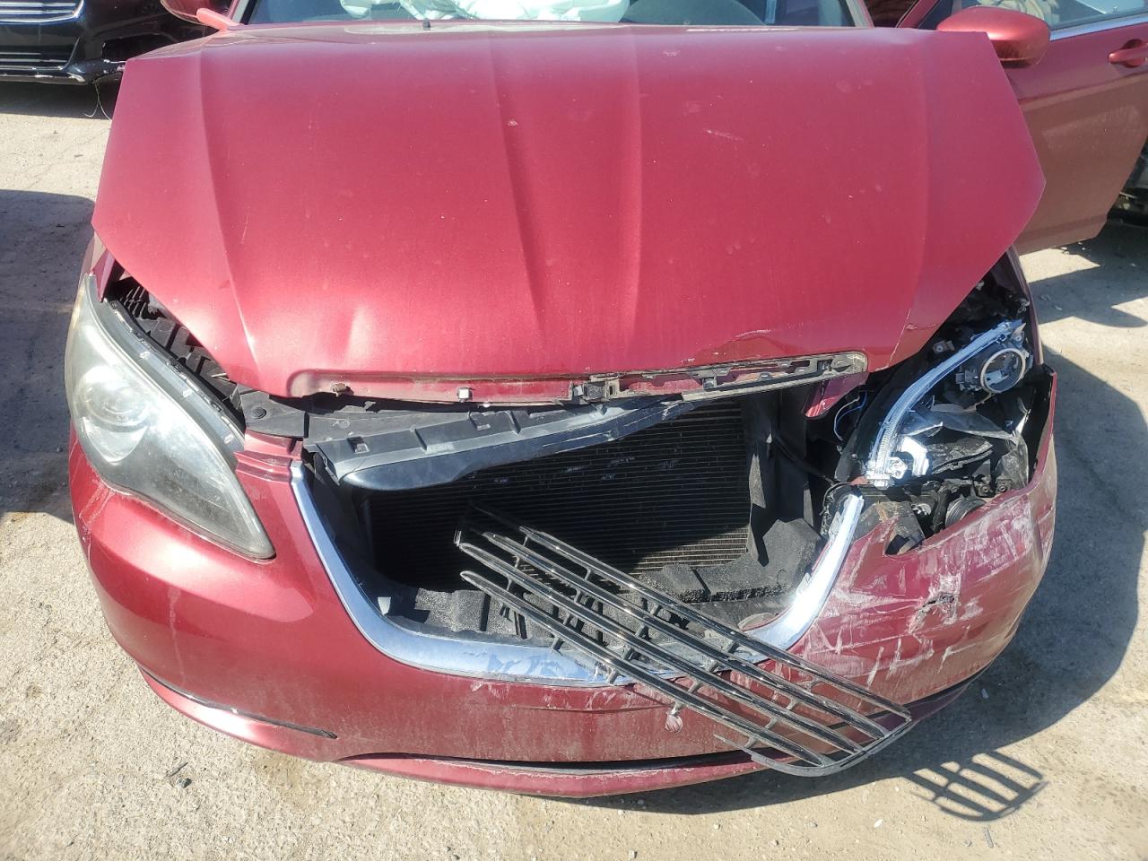 2014 Chrysler 200 - Image 11