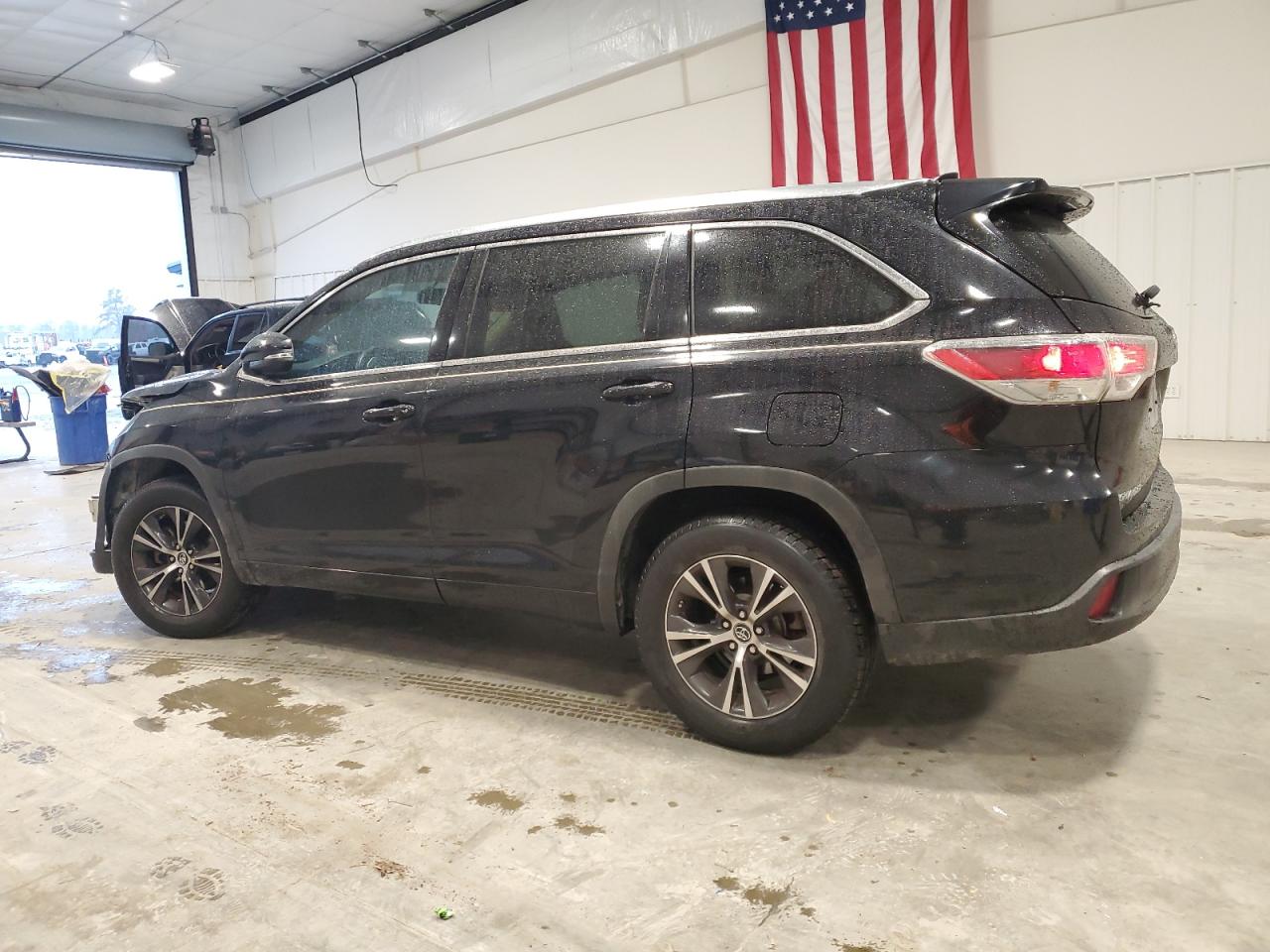2016 Toyota Highlander - Image 2