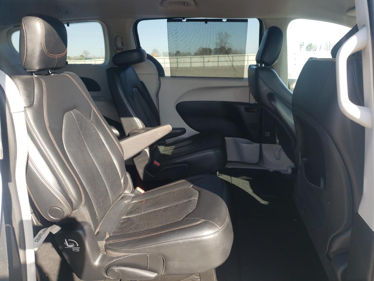 2019 Chrysler Pacifica - Image 12
