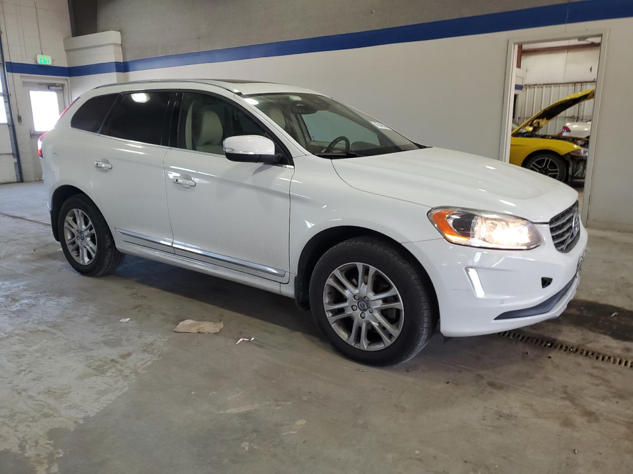 2016 Volvo XC60 - Image 4