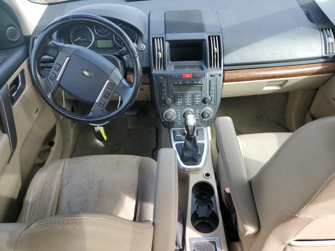 2010 Land Rover LR2 - Image 8