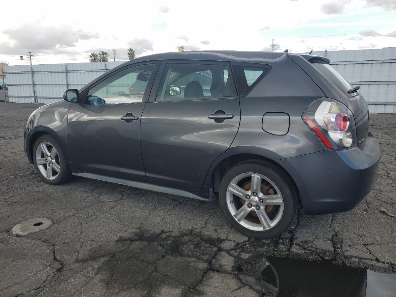 2009 Pontiac Vibe - Image 2