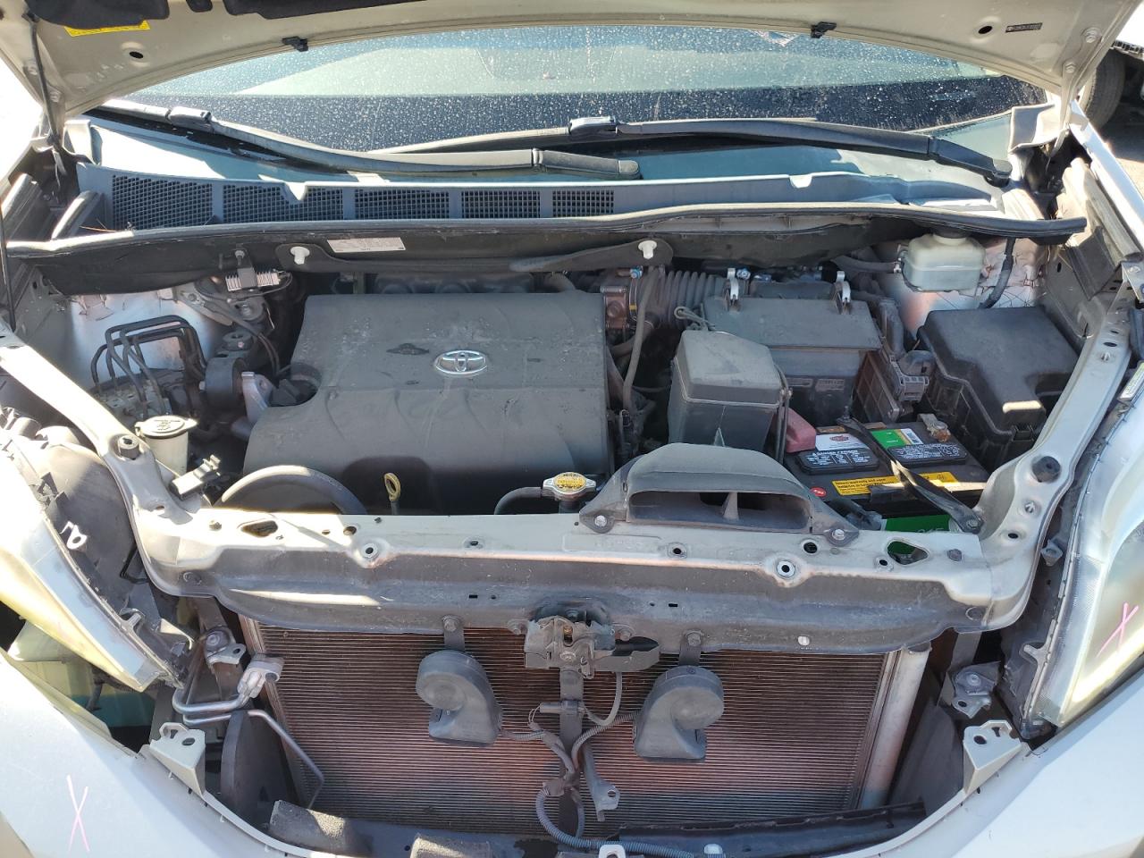 2015 Toyota Sienna - Image 11