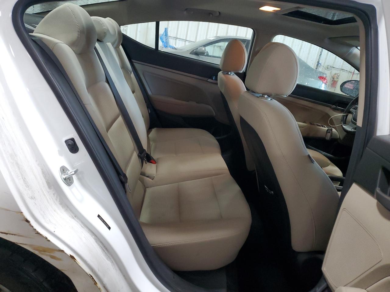 2017 Hyundai Elantra - Image 10