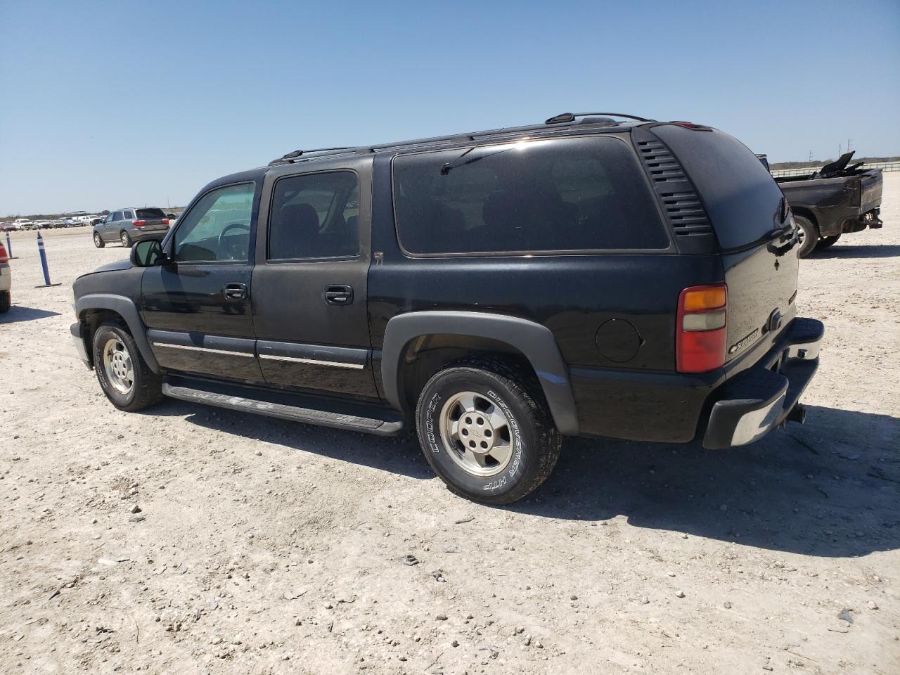 2001 Chevrolet Suburban - Image 2