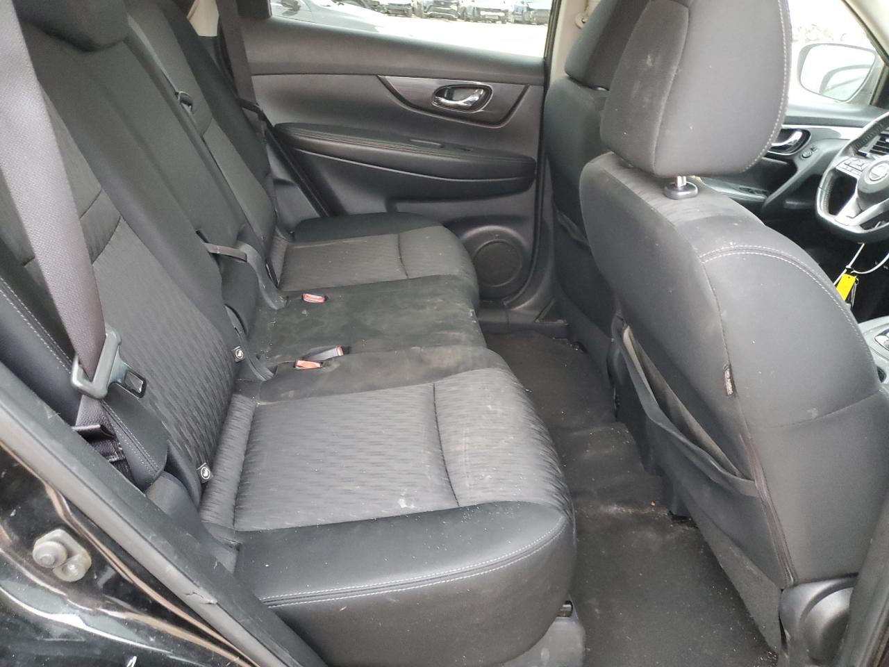 2017 Nissan Rogue - Image 11