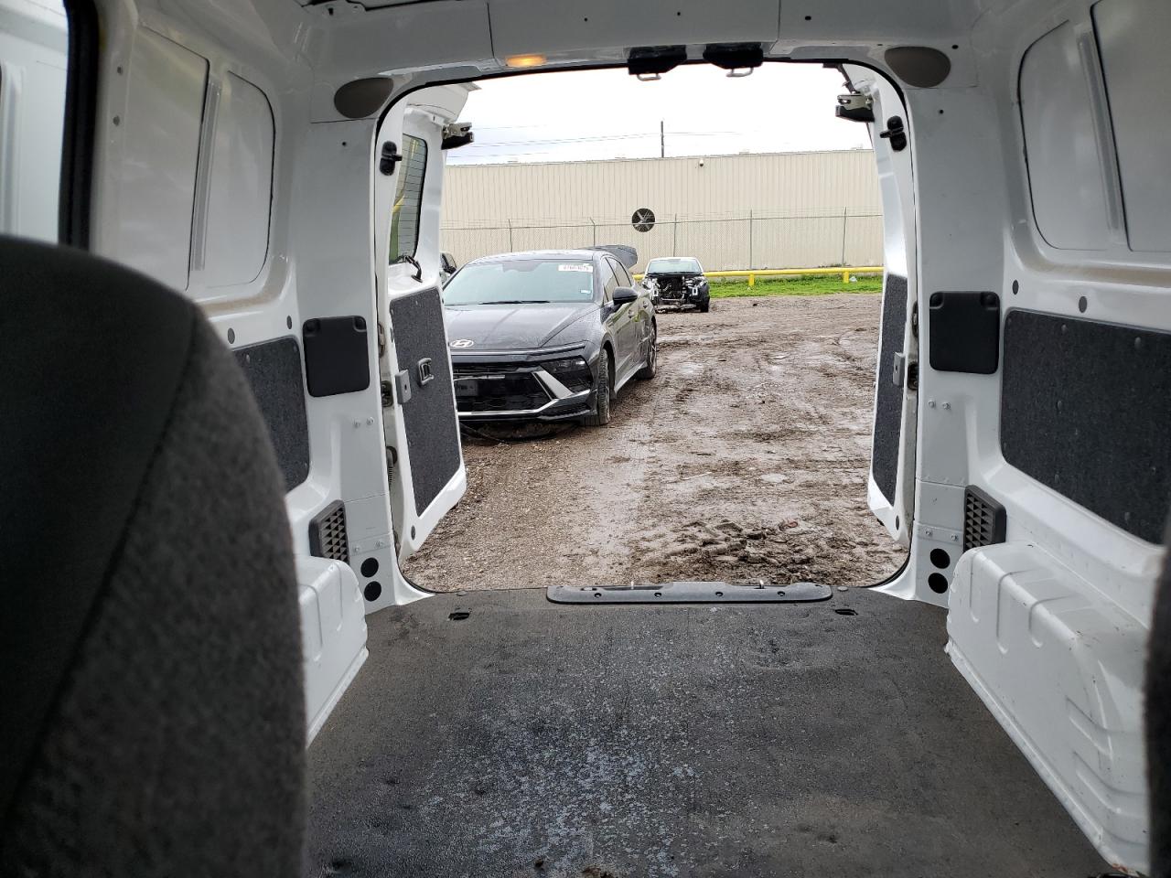 2017 Nissan NV - Image 10