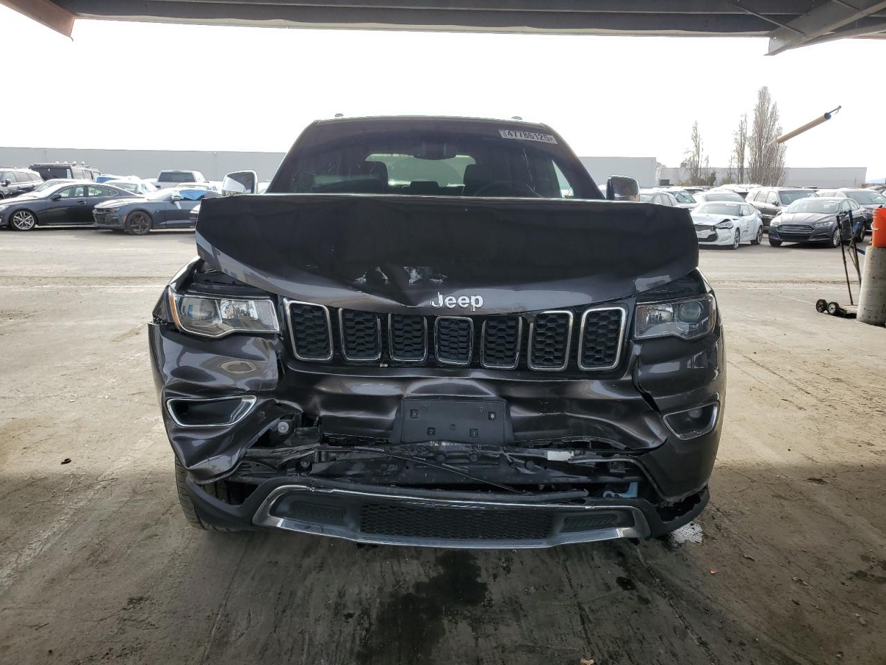 2018 Jeep Grand Cherokee - Image 5