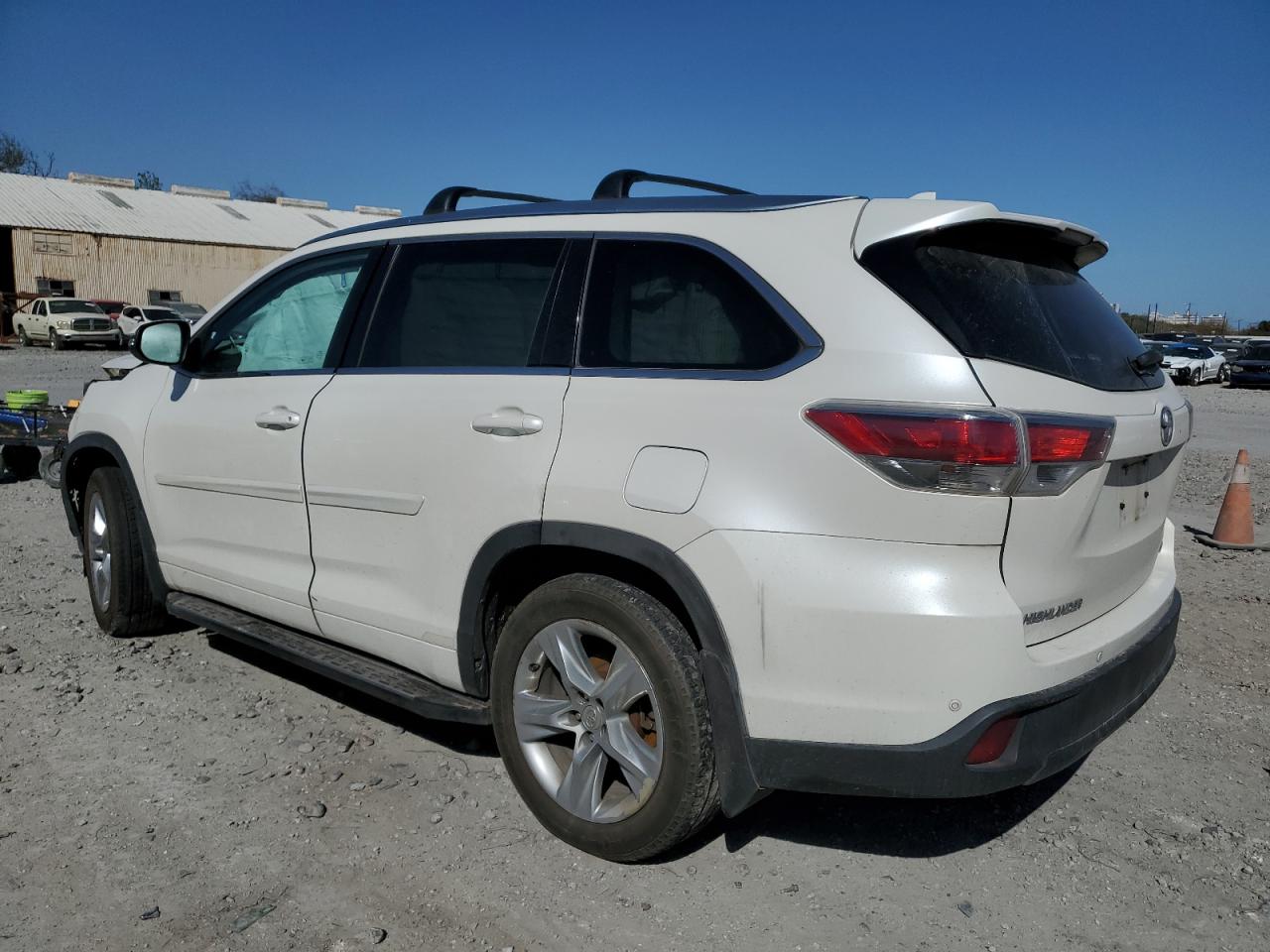2014 Toyota Highlander - Image 2