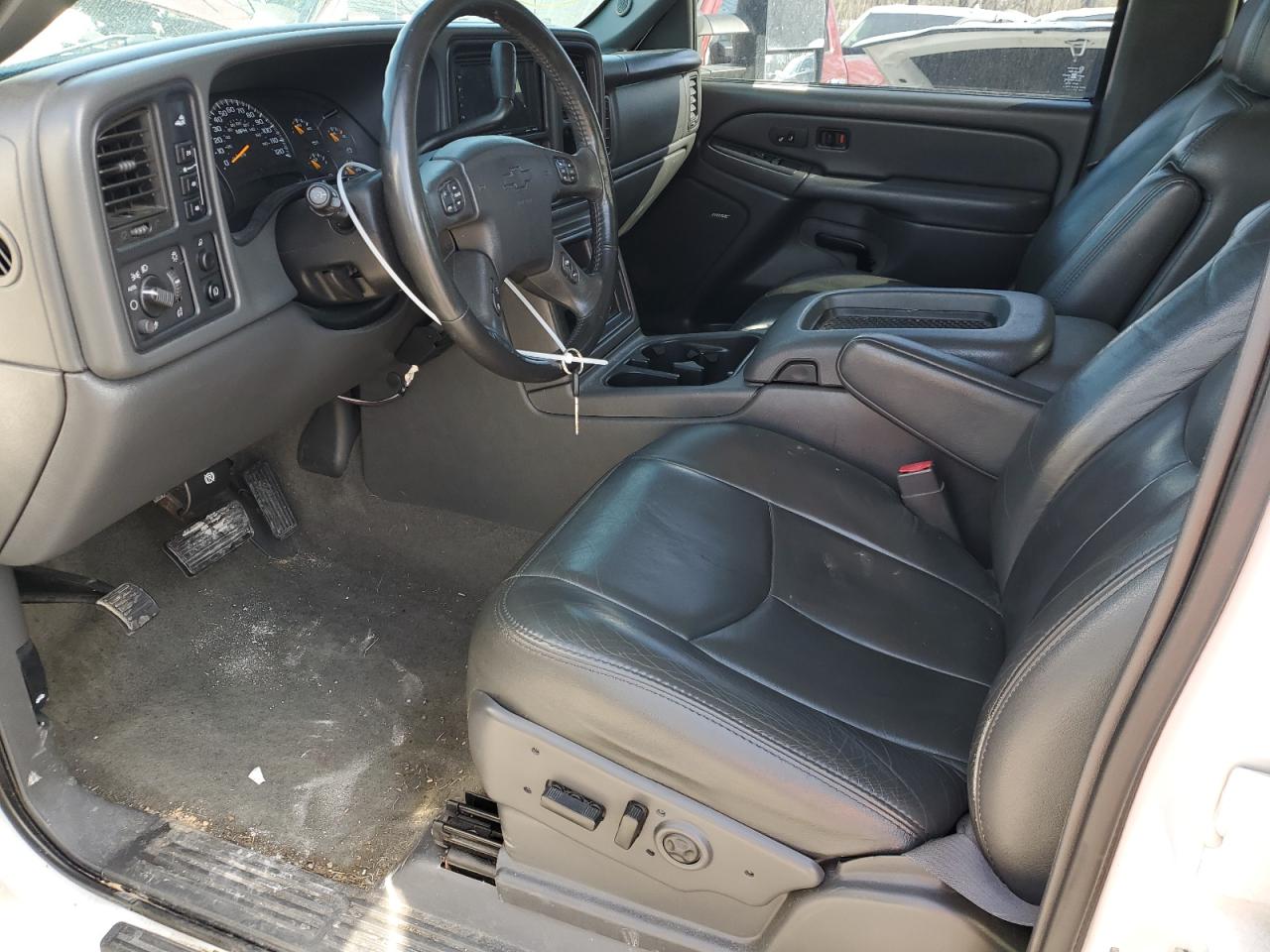 2004 Chevrolet Silverado - Image 7