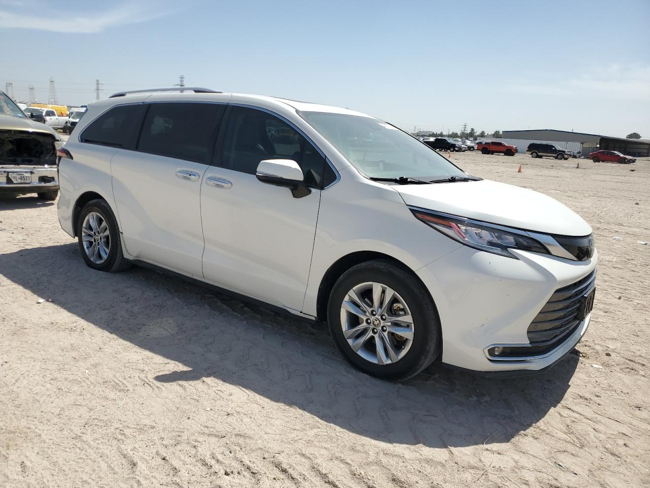 2021 Toyota Sienna - Image 4