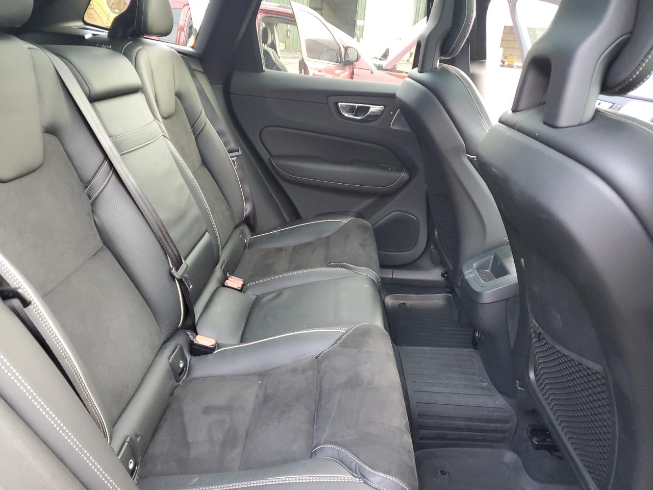 2018 Volvo XC60 - Image 11