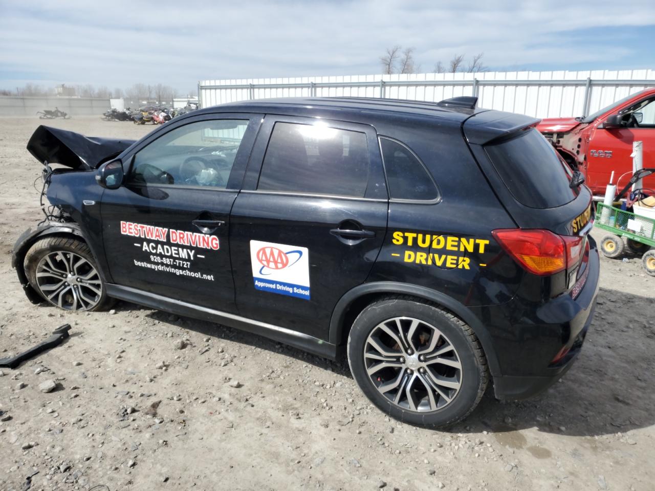 2018 Mitsubishi Outlander - Image 2
