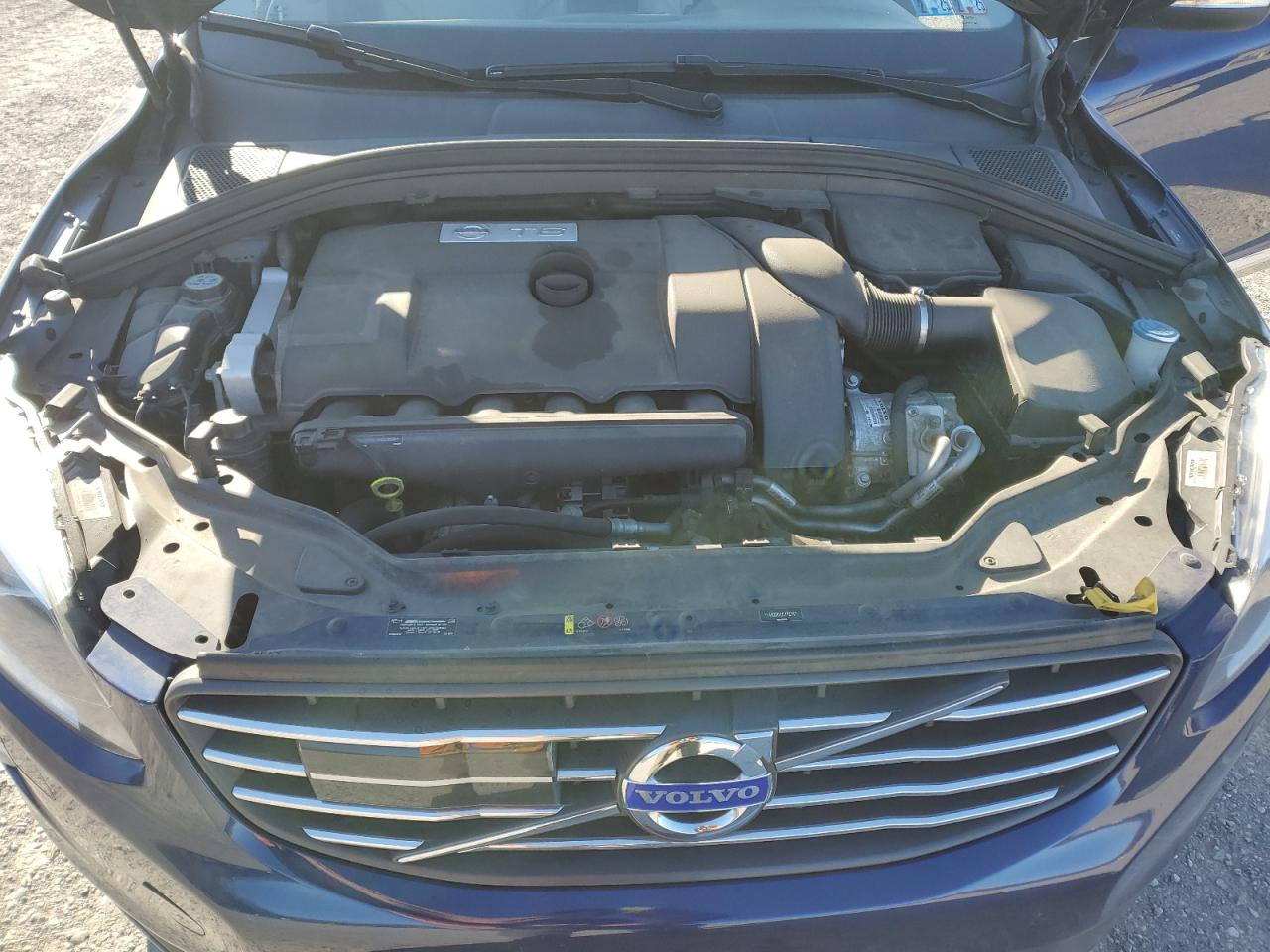 2015 Volvo XC60 - Image 12