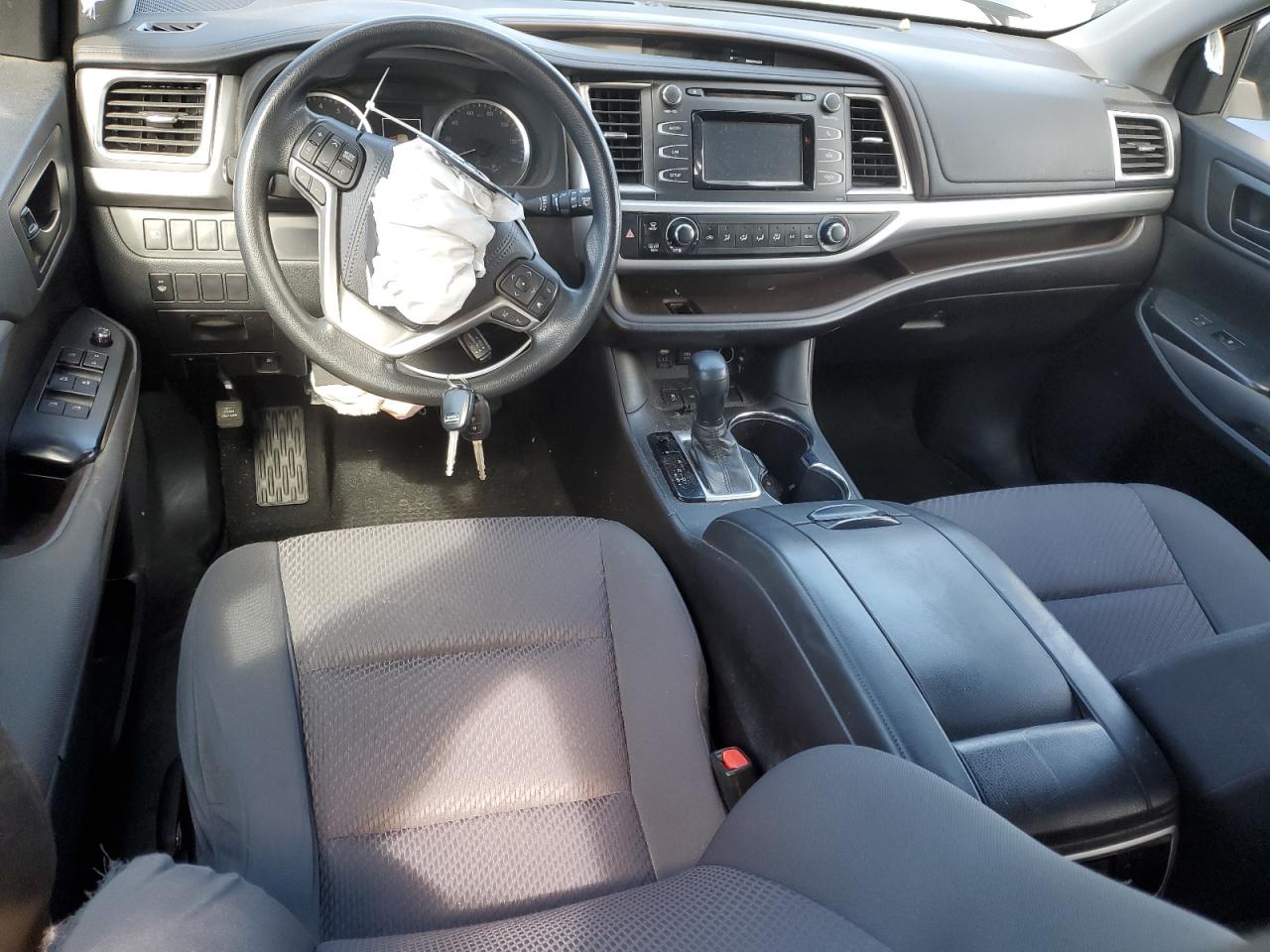 2017 Toyota Highlander - Image 8