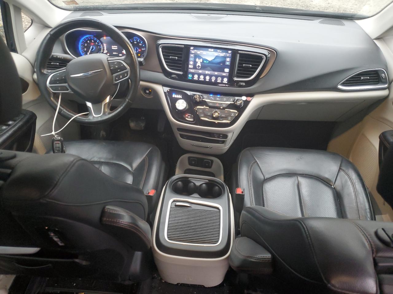 2019 Chrysler Pacifica - Image 8