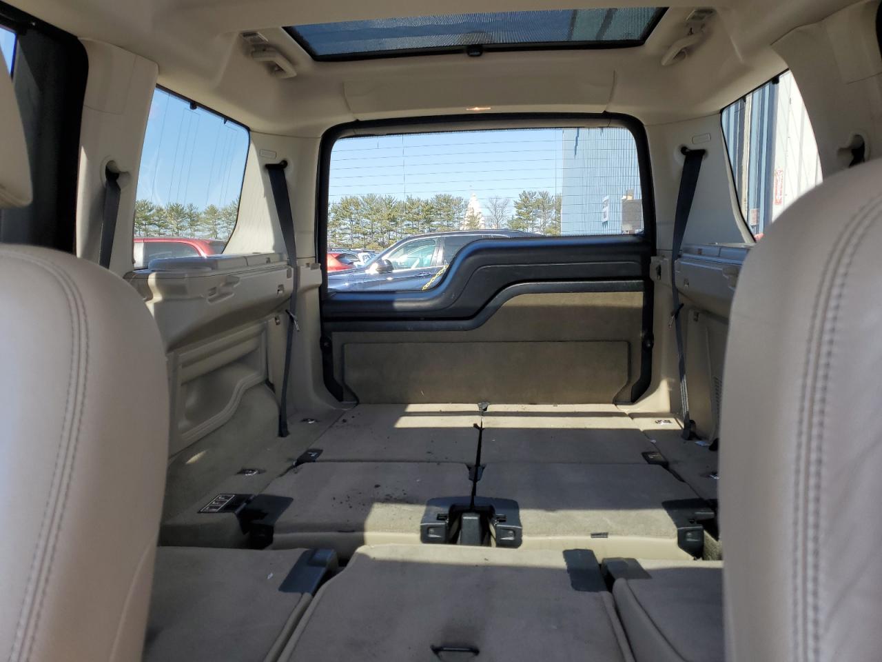 2016 Land Rover LR4 - Image 10