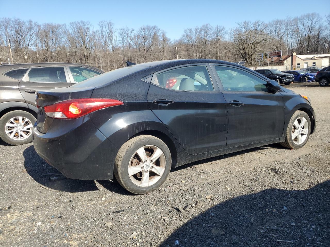 2012 Hyundai Elantra - Image 3